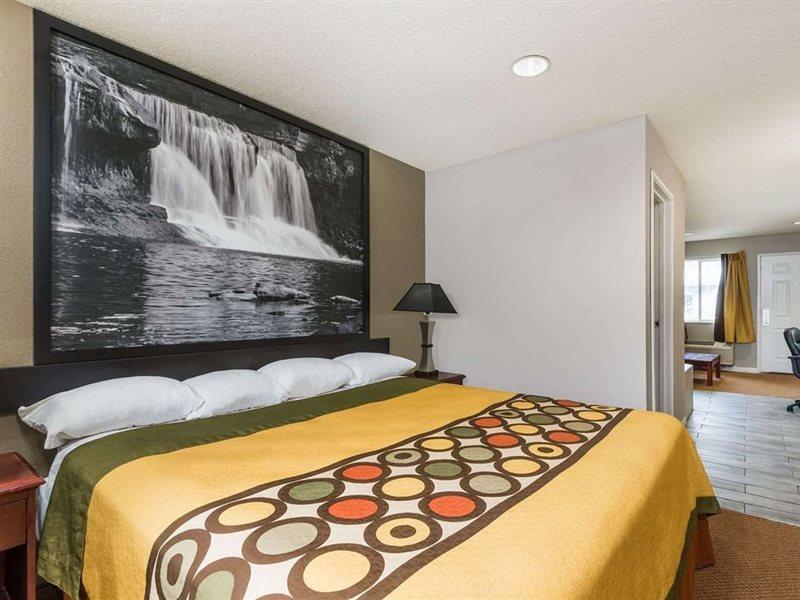 Super 8 By Wyndham Indianapolis/Ne/Castleton Area Hotel Ngoại thất bức ảnh