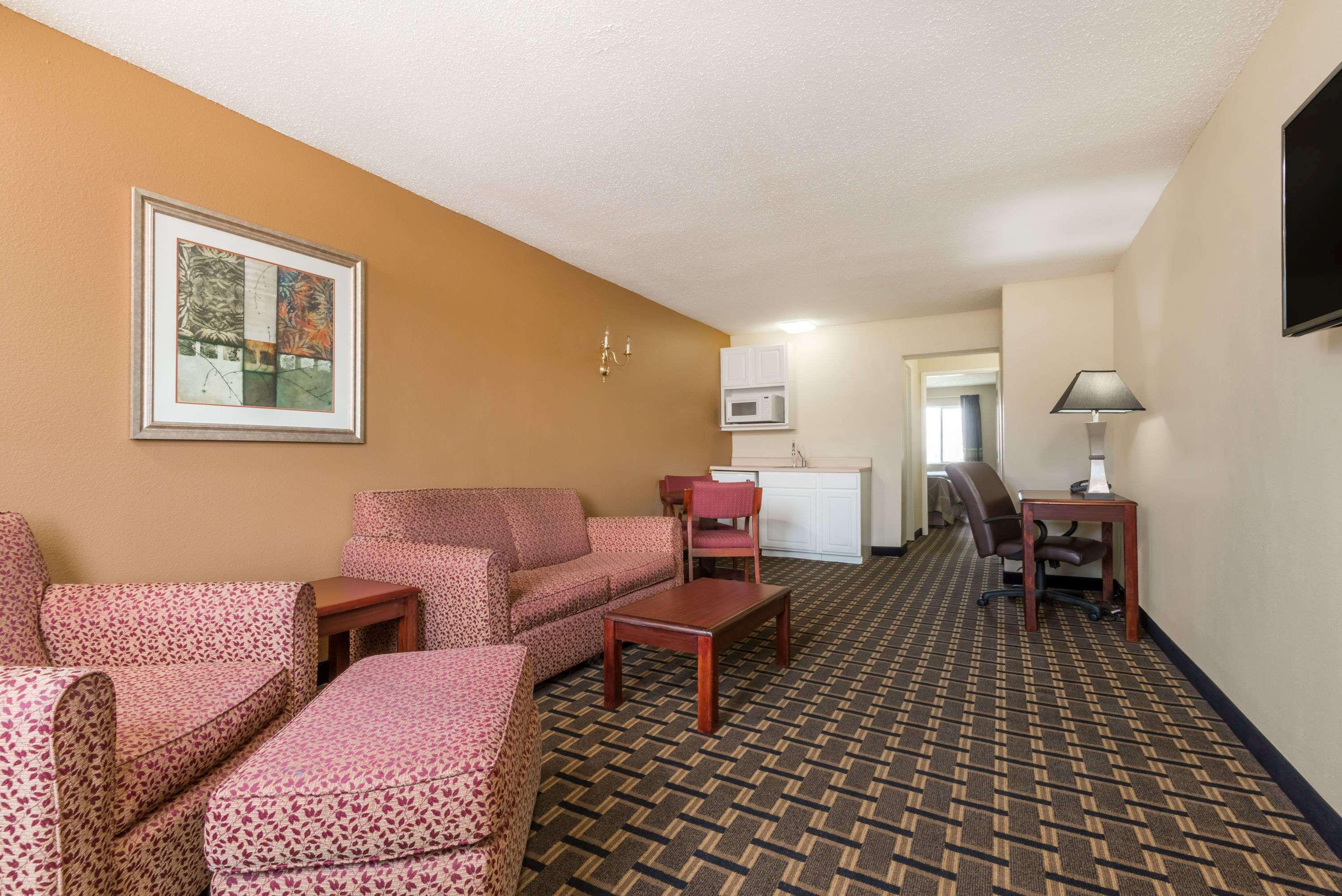 Super 8 By Wyndham Indianapolis/Ne/Castleton Area Hotel Ngoại thất bức ảnh