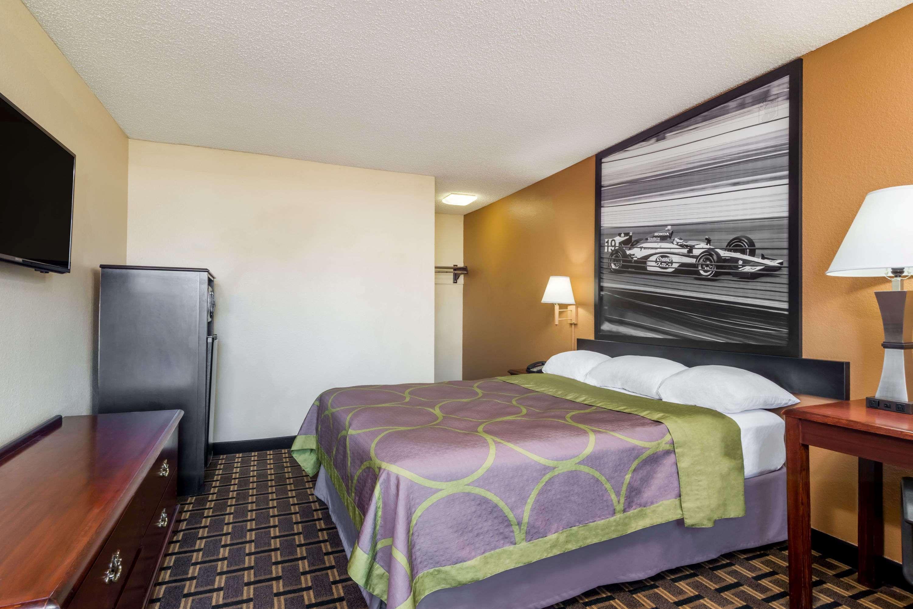 Super 8 By Wyndham Indianapolis/Ne/Castleton Area Hotel Ngoại thất bức ảnh