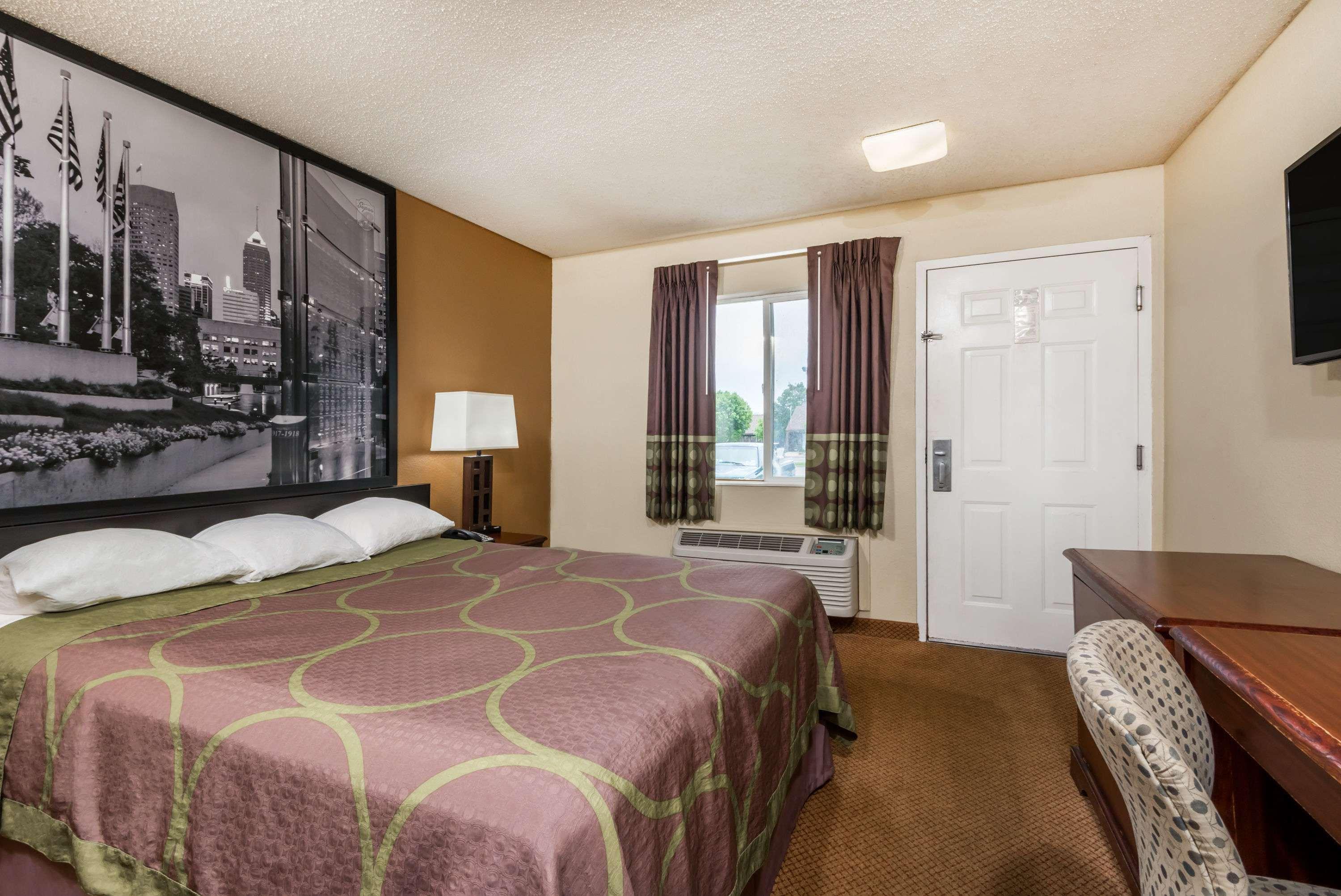 Super 8 By Wyndham Indianapolis/Ne/Castleton Area Hotel Ngoại thất bức ảnh