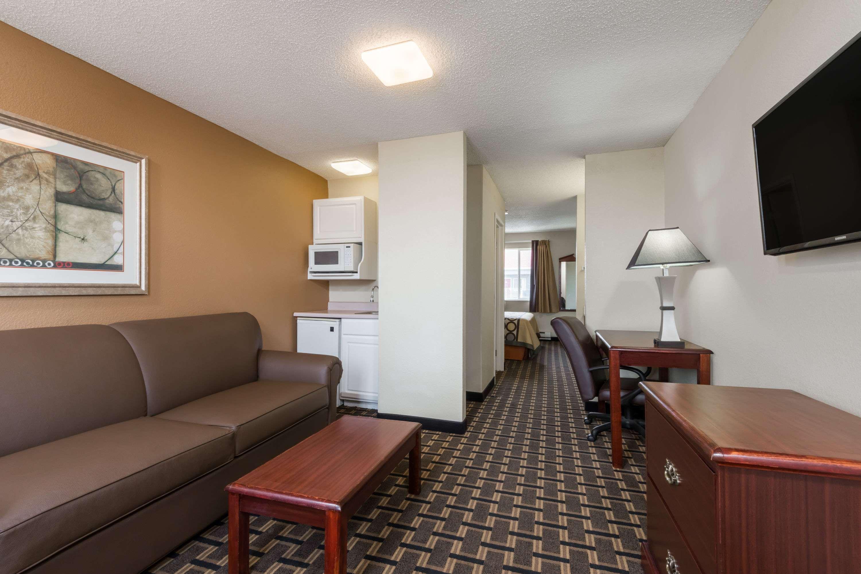 Super 8 By Wyndham Indianapolis/Ne/Castleton Area Hotel Ngoại thất bức ảnh