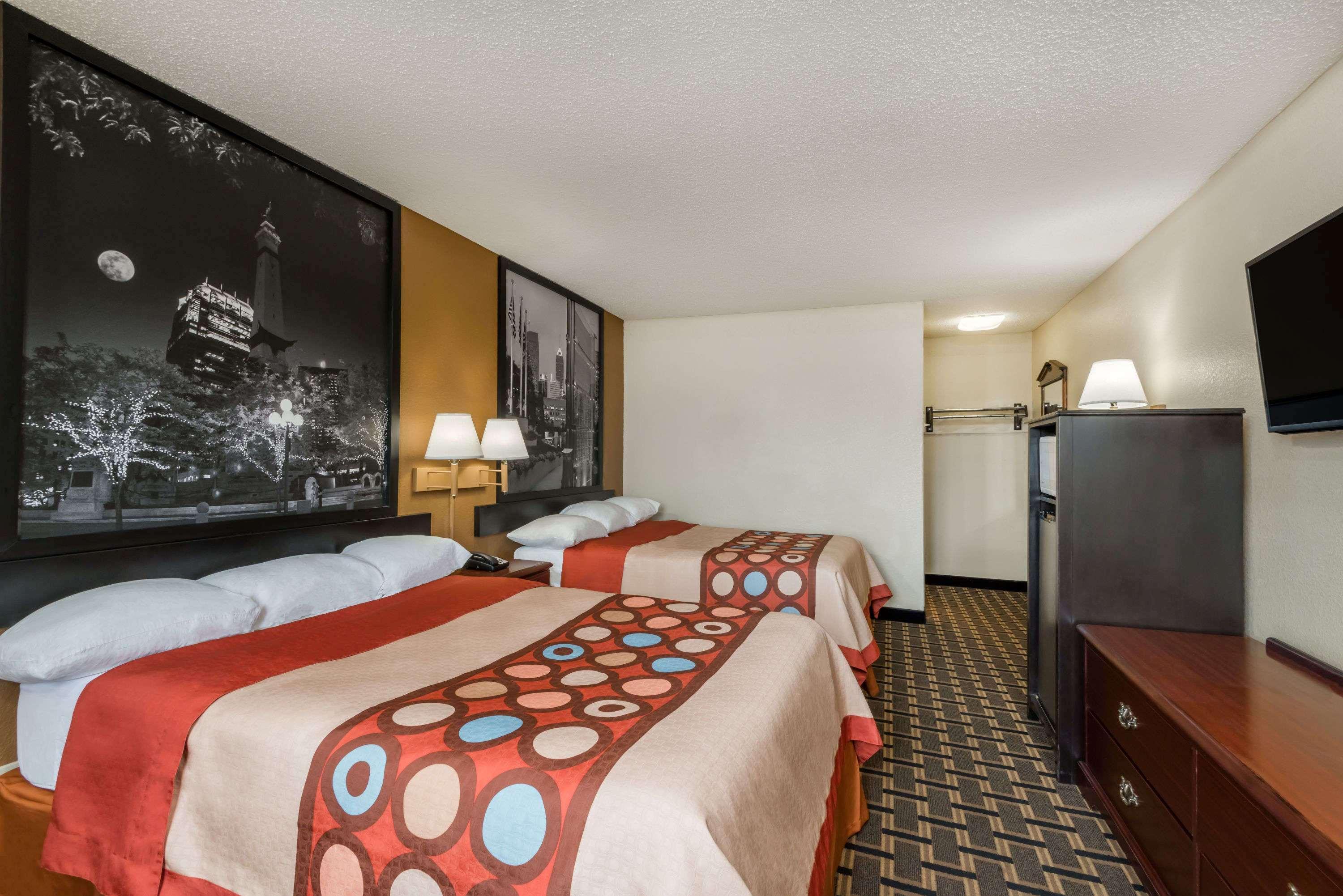 Super 8 By Wyndham Indianapolis/Ne/Castleton Area Hotel Ngoại thất bức ảnh