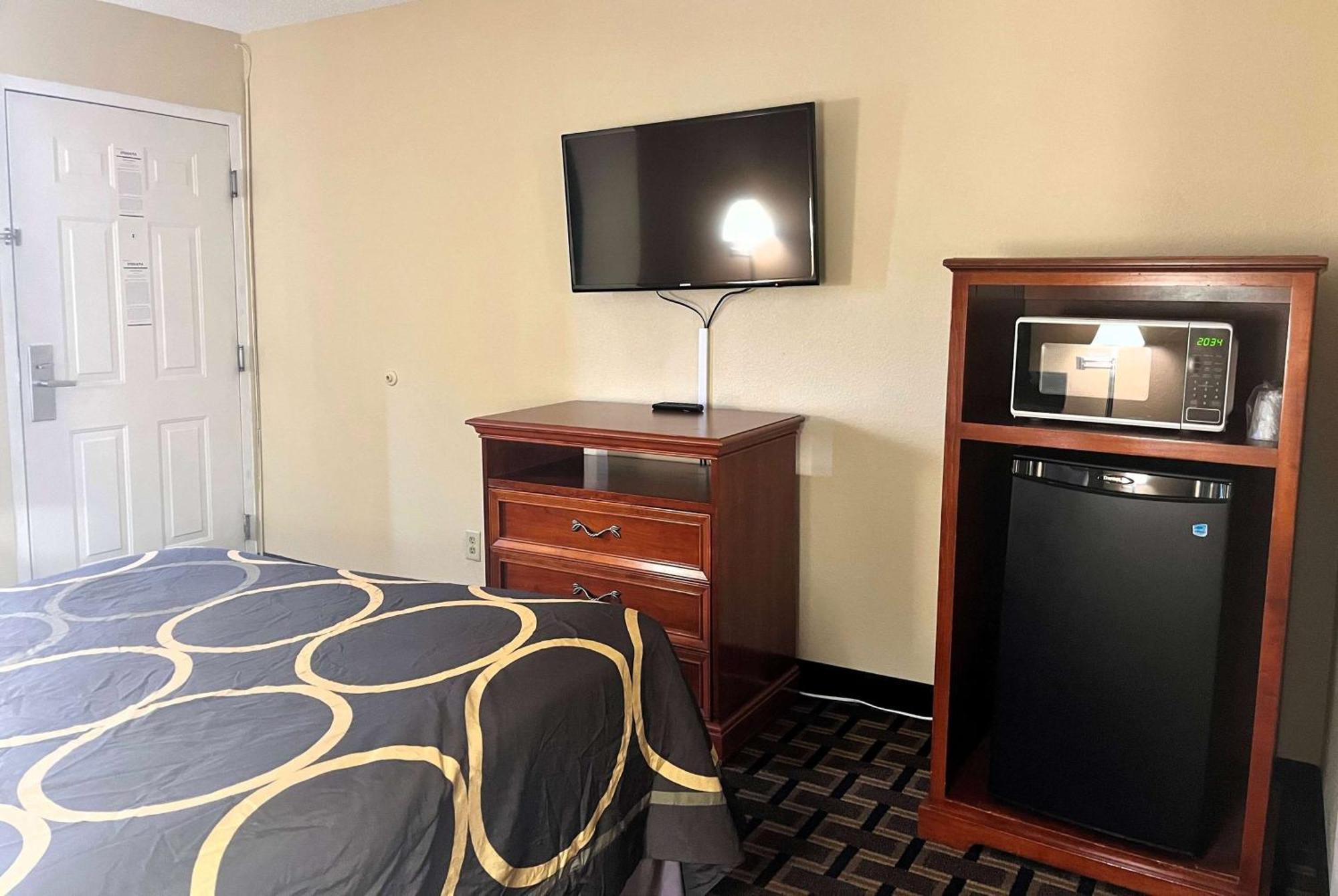 Super 8 By Wyndham Indianapolis/Ne/Castleton Area Hotel Ngoại thất bức ảnh