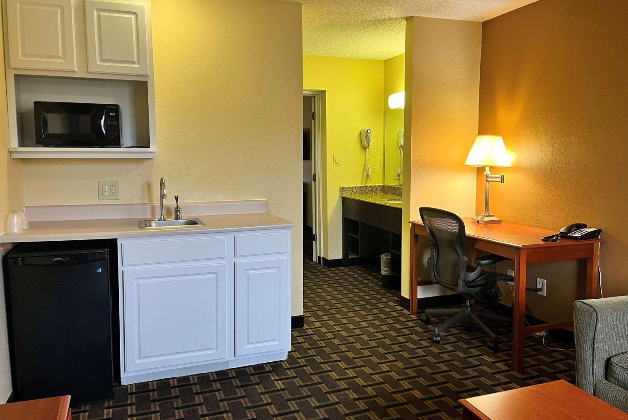 Super 8 By Wyndham Indianapolis/Ne/Castleton Area Hotel Ngoại thất bức ảnh