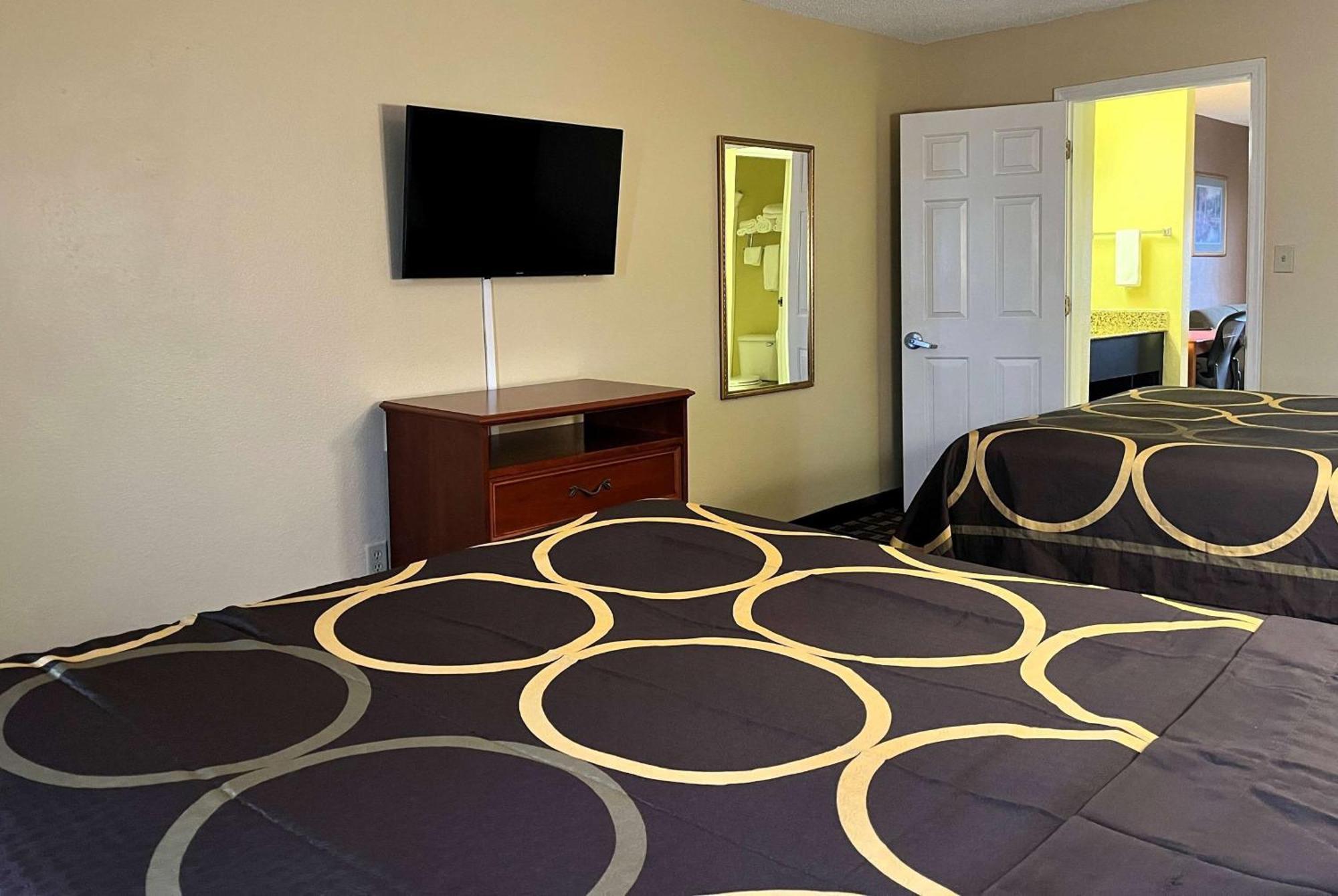 Super 8 By Wyndham Indianapolis/Ne/Castleton Area Hotel Ngoại thất bức ảnh