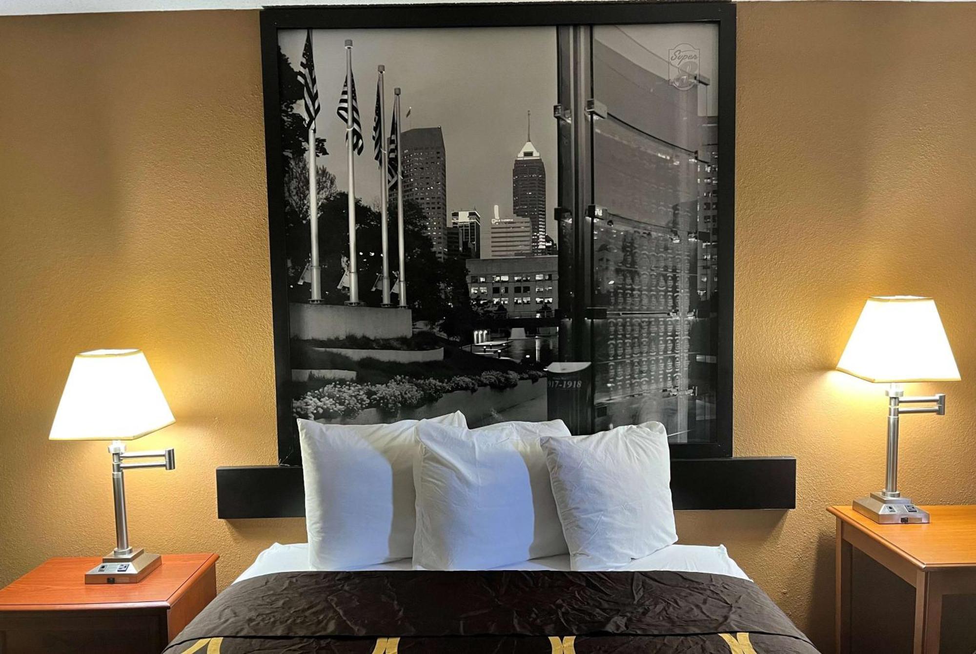 Super 8 By Wyndham Indianapolis/Ne/Castleton Area Hotel Ngoại thất bức ảnh
