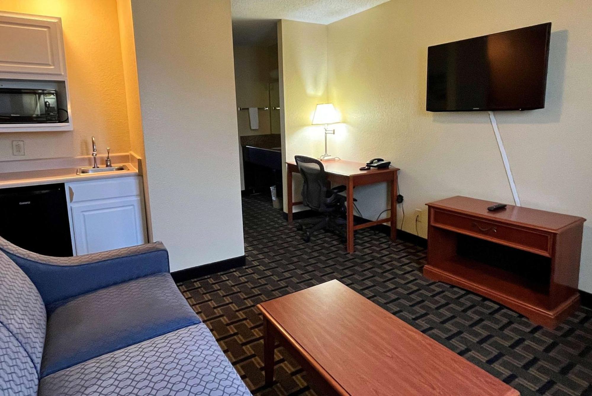 Super 8 By Wyndham Indianapolis/Ne/Castleton Area Hotel Ngoại thất bức ảnh