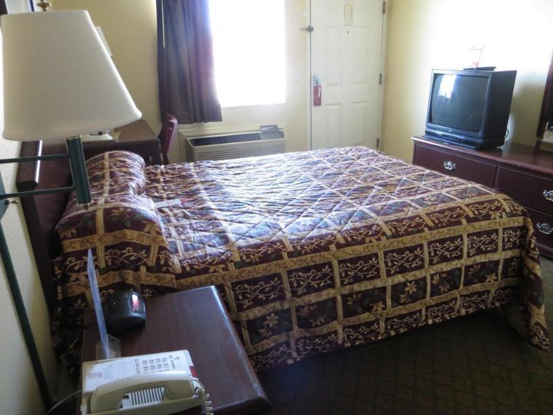 Super 8 By Wyndham Indianapolis/Ne/Castleton Area Hotel Ngoại thất bức ảnh