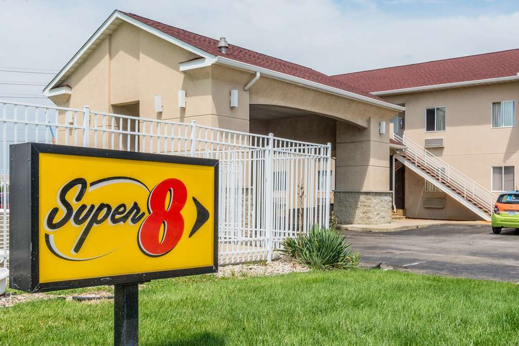Super 8 By Wyndham Indianapolis/Ne/Castleton Area Hotel Ngoại thất bức ảnh